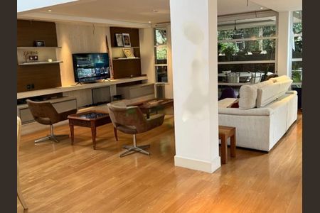 Casa à venda com 4 quartos, 500m² em Jardim Petropolis, São Paulo