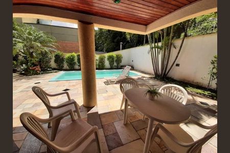 Casa de condomínio à venda com 378m², 4 quartos e 4 vagas