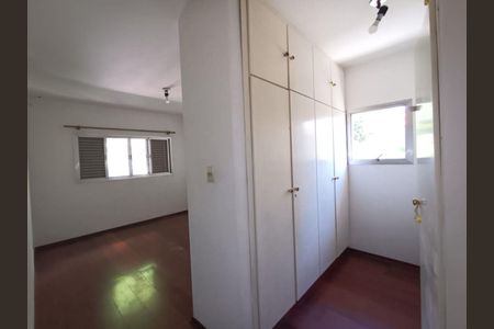 Casa à venda com 220m², 4 quartos e 5 vagas