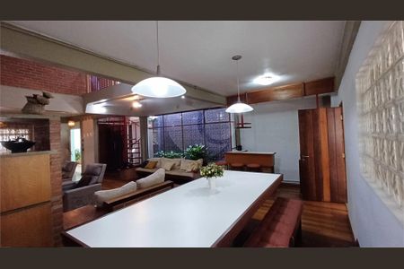 Casa à venda com 3 quartos, 225m² em Vila Guarani (Zona Sul), São Paulo