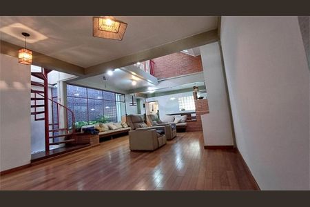 Casa à venda com 3 quartos, 225m² em Vila Guarani (Zona Sul), São Paulo