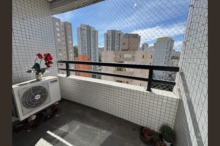 Foto 02 de apartamento para alugar com 2 quartos, 60m² em Santo Amaro, São Paulo