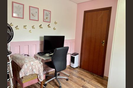 Casa à venda com 3 quartos, 360m² em Nacional, Contagem