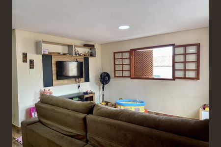 Casa à venda com 3 quartos, 360m² em Nacional, Contagem
