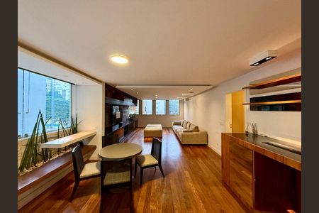 Apartamento à venda com 177m², 3 quartos e 1 vaga