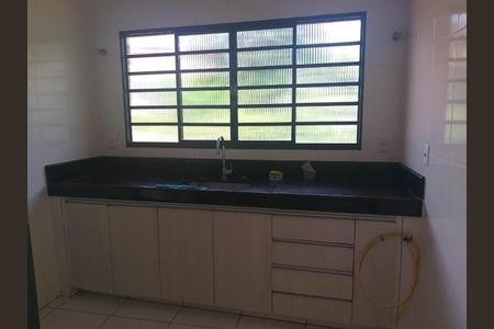 Casa à venda com 119m², 3 quartos e 6 vagas