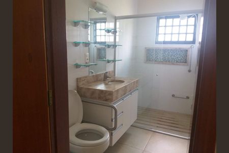 Casa à venda com 119m², 3 quartos e 6 vagas