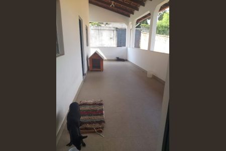 Casa à venda com 119m², 3 quartos e 6 vagas