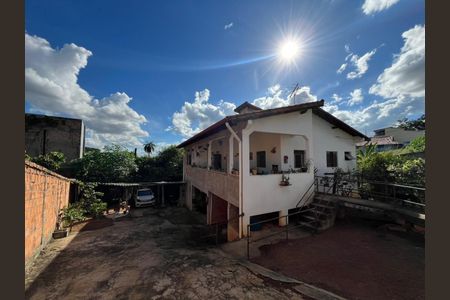 Casa à venda com 119m², 3 quartos e 6 vagas