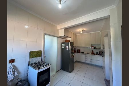 Casa à venda com 119m², 3 quartos e 6 vagas