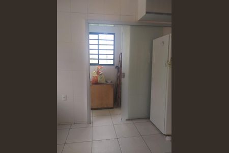 Casa à venda com 119m², 3 quartos e 6 vagas