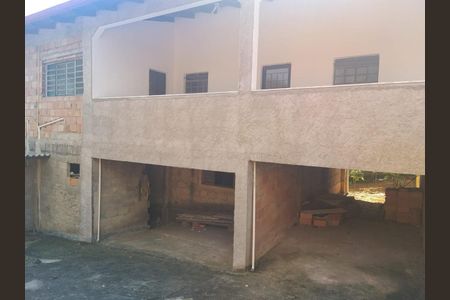 Casa à venda com 119m², 3 quartos e 6 vagas