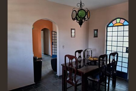 Casa à venda com 5 quartos, 179m² em Braúnas, Belo Horizonte