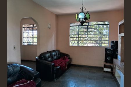 Casa à venda com 5 quartos, 179m² em Braúnas, Belo Horizonte