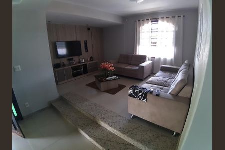 Casa à venda com 3 quartos, 526m² em Glória, Belo Horizonte