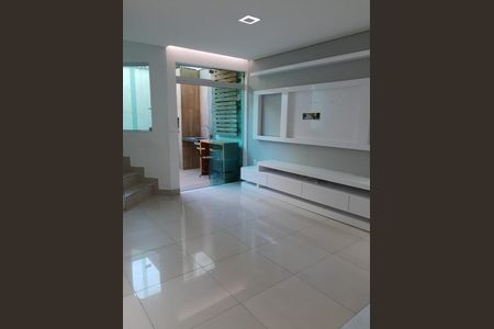 Casa à venda com 2 quartos, 90m² em Arvoredo, Contagem