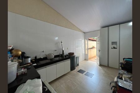 Casa à venda com 318m², 5 quartos e 4 vagas