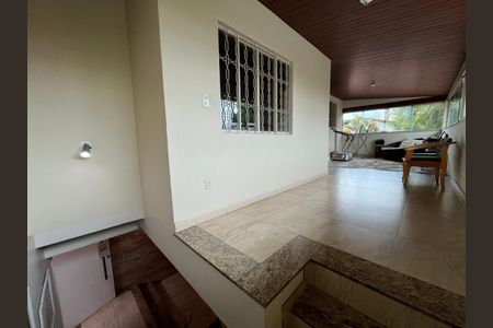 Casa à venda com 318m², 5 quartos e 4 vagas