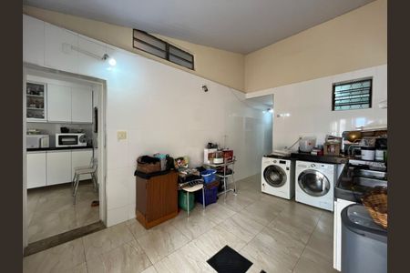 Casa à venda com 318m², 5 quartos e 4 vagas