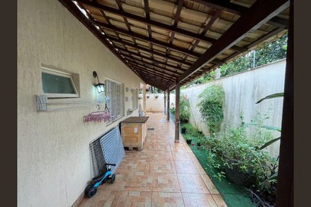 Casa à venda com 318m², 5 quartos e 4 vagas