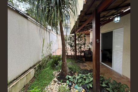 Casa à venda com 318m², 5 quartos e 4 vagas
