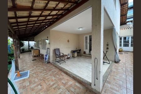 Casa à venda com 318m², 5 quartos e 4 vagas