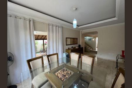 Casa à venda com 318m², 5 quartos e 4 vagas