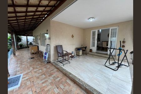 Casa à venda com 318m², 5 quartos e 4 vagas