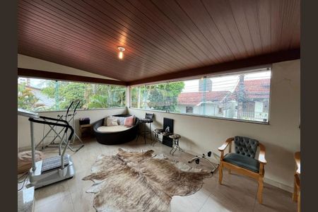 Casa à venda com 318m², 5 quartos e 4 vagas