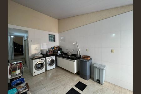 Casa à venda com 318m², 5 quartos e 4 vagas