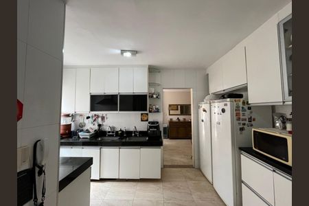 Casa à venda com 318m², 5 quartos e 4 vagas