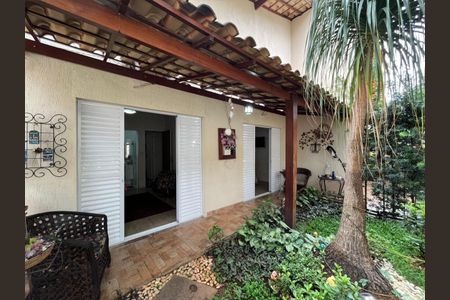 Casa à venda com 318m², 5 quartos e 4 vagas