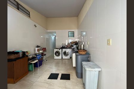 Casa à venda com 318m², 5 quartos e 4 vagas
