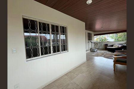 Casa à venda com 318m², 5 quartos e 4 vagas