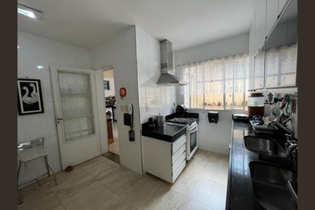 Casa à venda com 318m², 5 quartos e 4 vagas
