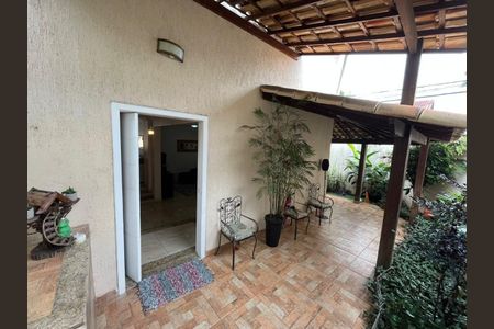 Casa à venda com 318m², 5 quartos e 4 vagas