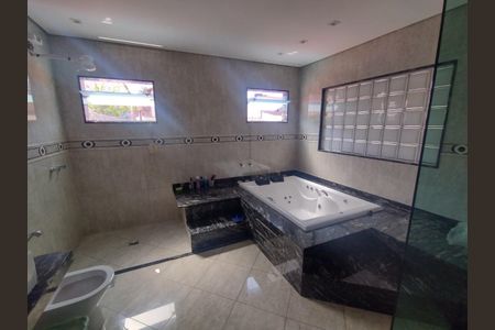 Casa à venda com 7 quartos, 360m² em Nacional, Contagem
