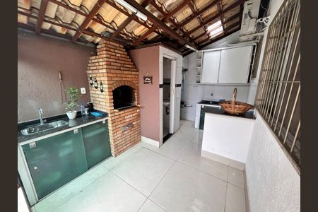 Casa à venda com 119m², 3 quartos e 4 vagas