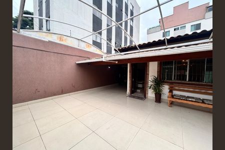 Casa à venda com 119m², 3 quartos e 4 vagas