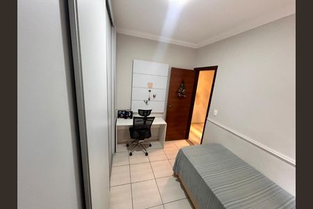 Casa à venda com 3 quartos, 119m² em Cabral, Contagem