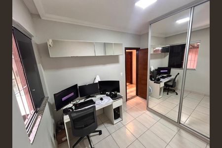 Casa à venda com 3 quartos, 119m² em Cabral, Contagem