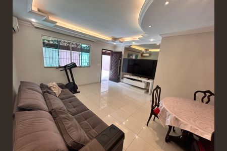 Casa à venda com 3 quartos, 119m² em Cabral, Contagem
