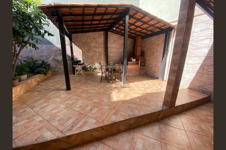 Casa à venda com 220m², 3 quartos e 8 vagas