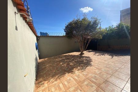 Casa à venda com 220m², 3 quartos e 8 vagas