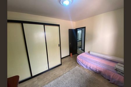 Casa à venda com 220m², 3 quartos e 8 vagas