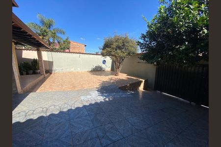 Casa à venda com 220m², 3 quartos e 8 vagas