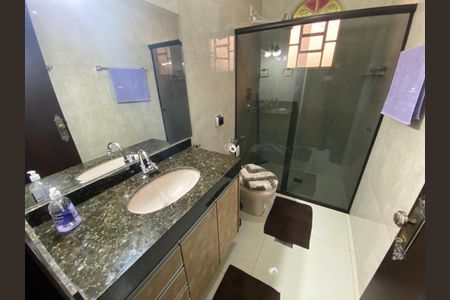 Casa à venda com 220m², 3 quartos e 8 vagas
