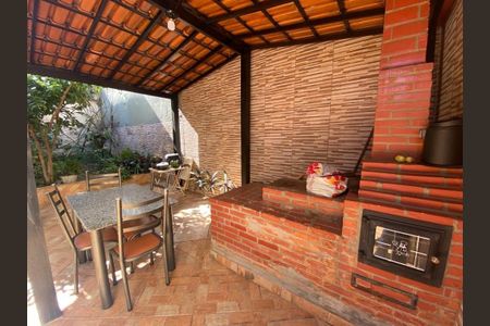 Casa à venda com 220m², 3 quartos e 8 vagas