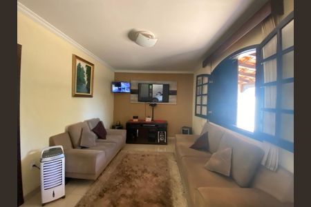 Casa à venda com 220m², 3 quartos e 8 vagas