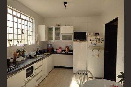Casa à venda com 271m², 4 quartos e 5 vagas